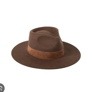 Lack of color the Mirage hat in Coco